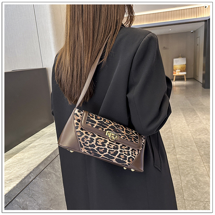 Designer 2024 Autumn/Winter leopard print high-grade one-shoulder patchwork small square Retro commuter crossbody fashion all-match women's bag