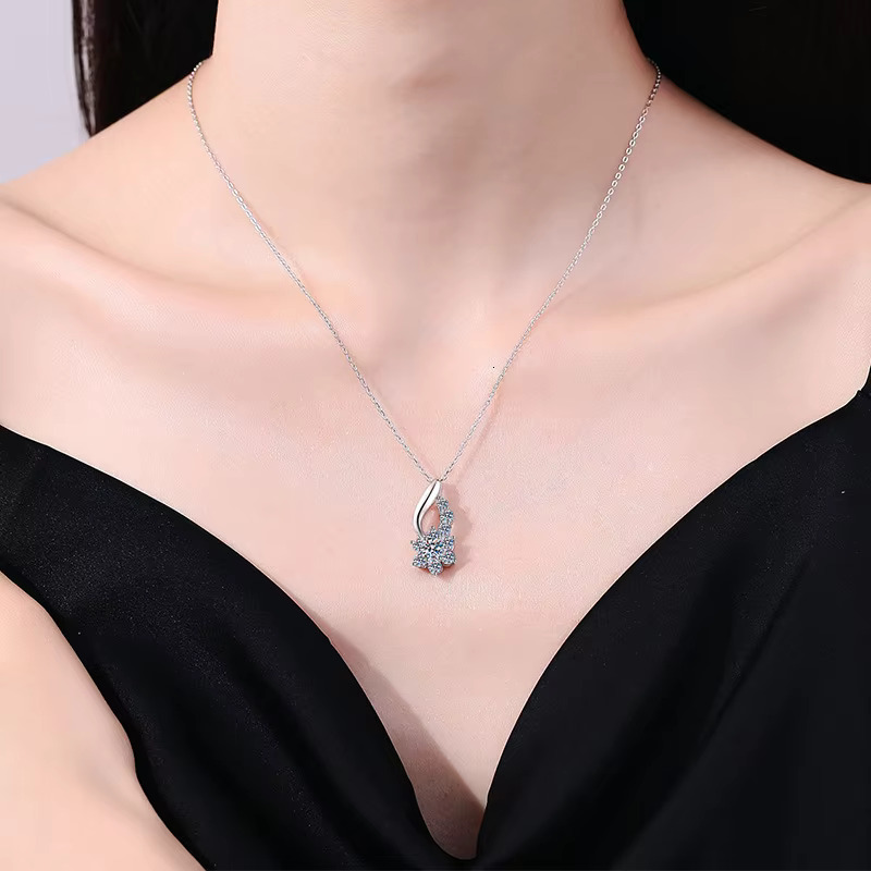 Hotsale VVS D Color Moissanite Dia Pendant Necklace for Women S Sterg Sier Jewelry Girl Wholesale