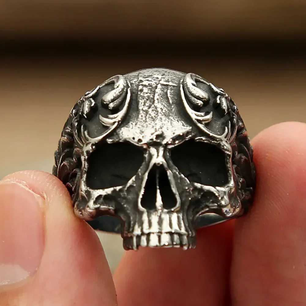 New Stylish and Minimalist Mens Vintage Skull Ring Gothic Biker Rings for Men Women Punk Motorcycle Band Jewelry Gift WholesaleXJ250219