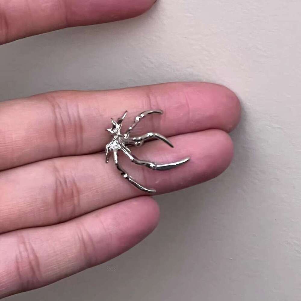 Spider bone clip without hole y2k spicy girl subculture niche punk hip-hop male and female earrings ear accessories