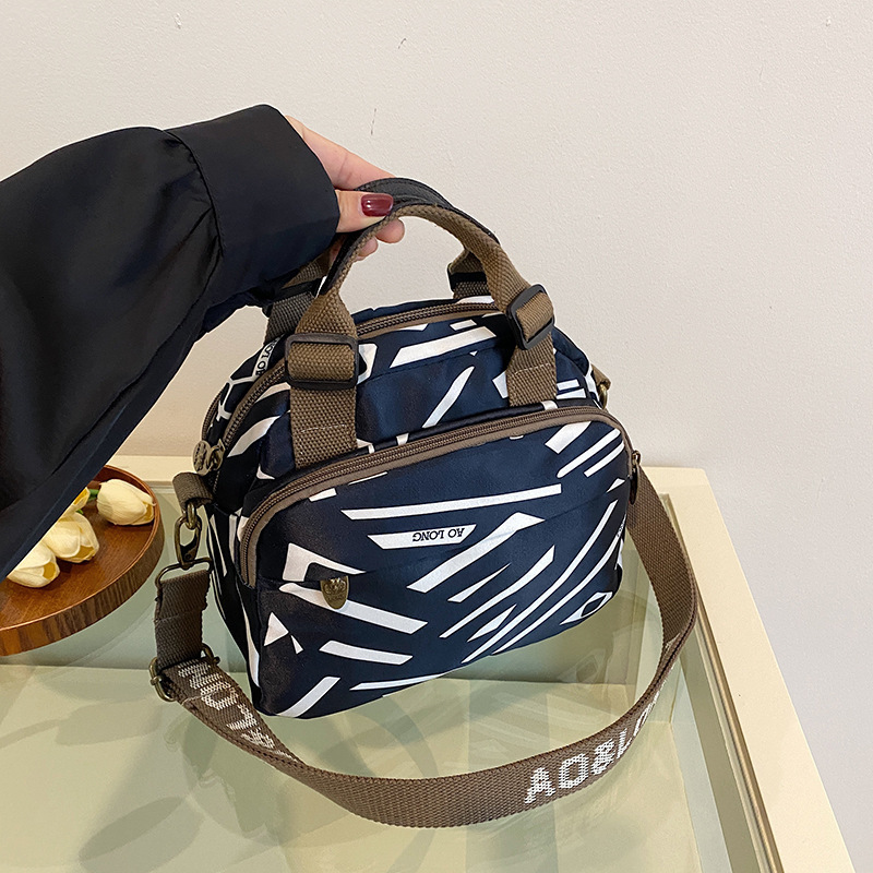 Light luxury printed ethnic style 2025 new women's single shoulder versatile artistic crossbody waterproof lightweight small bag #swissmilitary