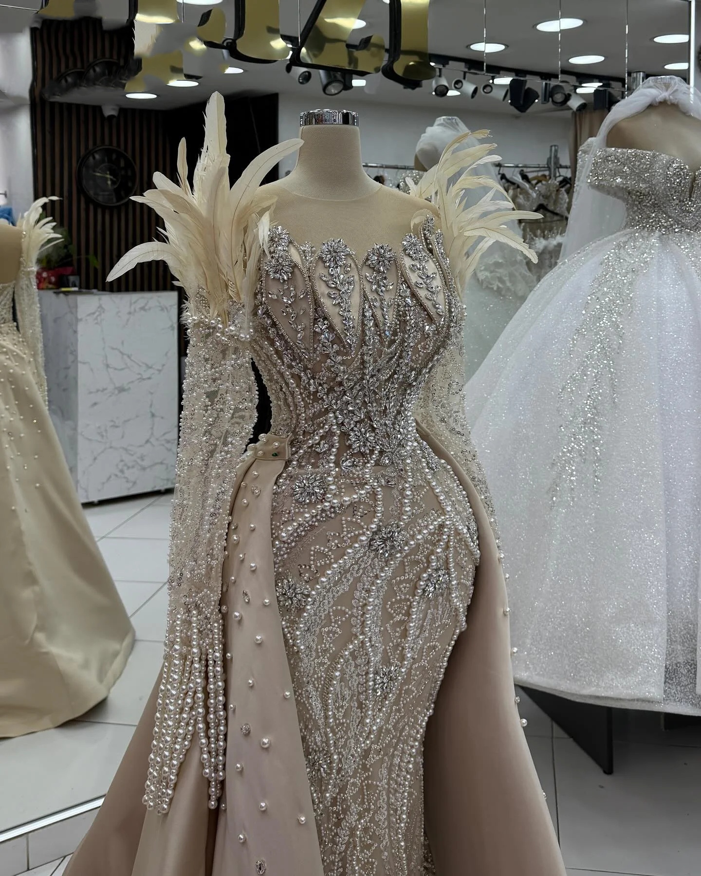 Champagne Long Sleeve Feathers Arabic Dubai Evening Dress 2025 Customized Crystals Pearl Prom Dress Engagement Gowns With Train