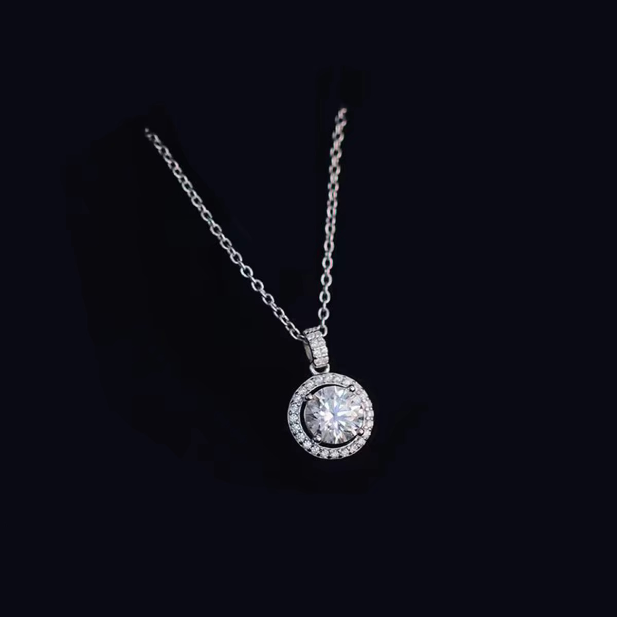 Halo Moissanite Dia Pendant Round Cut 2.0 CT Sterg Necklace D Color VVS1 Clarity for Women