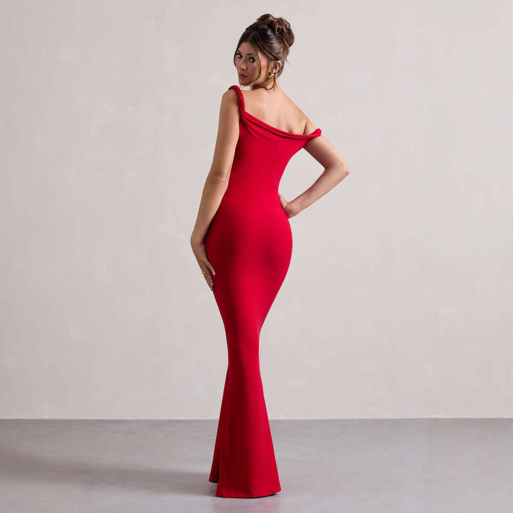 European and American style autumn women's sexy one slanted shoulder slim fit bag buttocks solid color dress for women 2025 temperament versatile