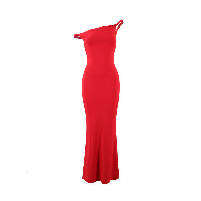 European and American style autumn women's sexy one slanted shoulder slim fit bag buttocks solid color dress for women 2025 temperament versatile
