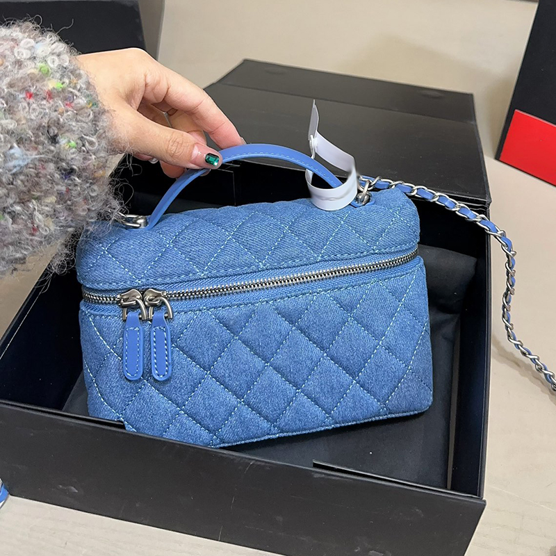 25C Lunch Box Makeup Bag Designer Womens Shoulder Bag Denim/Caviar Bag Gold Silver Hardware Metal Matelasse Chain Hand Crossbody Bags Wallet Card Sacoche 19cm