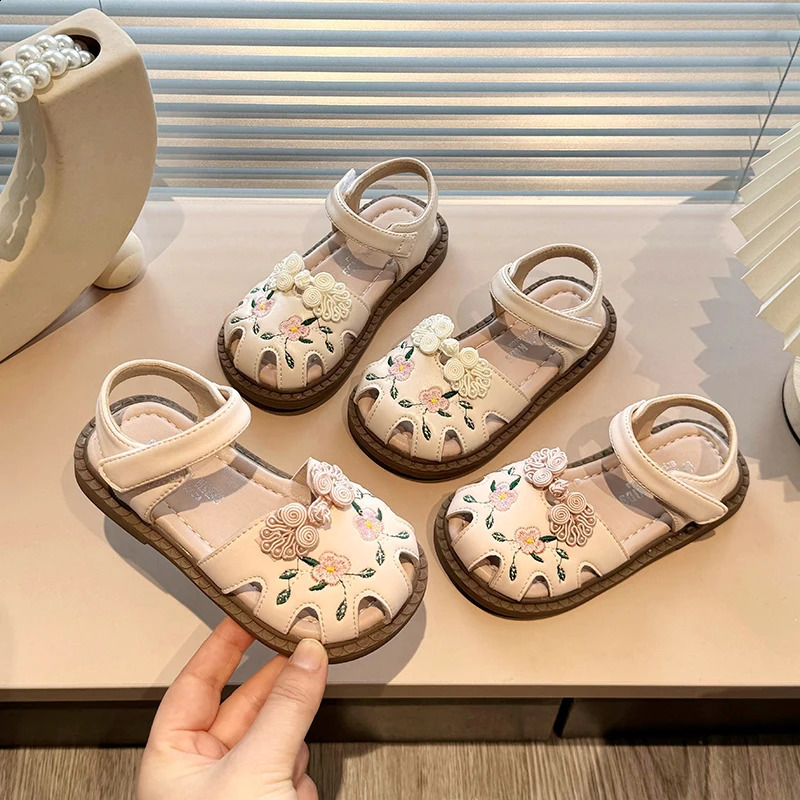 Girl Princess Dress Sandals Summer Chic Children Embroidery Half Sandals Fashion Sweet Flower Kids Cut-outs Flat Sandals Soft 250219