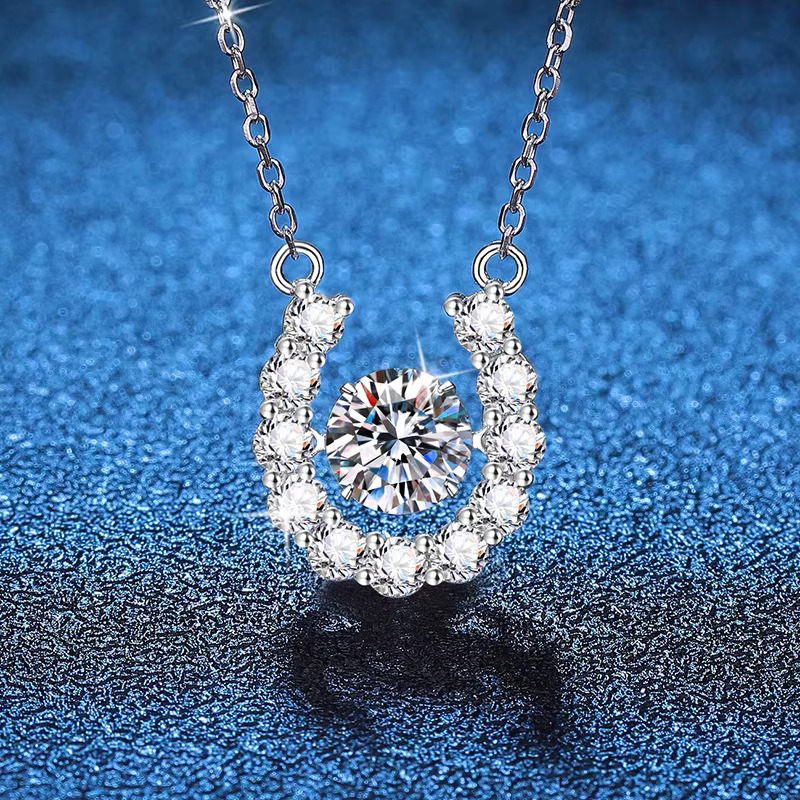 Fine Grade D 1ct Dia Jewelry Sterg Sier Horseshoe Moissanite Pendant Necklace Women