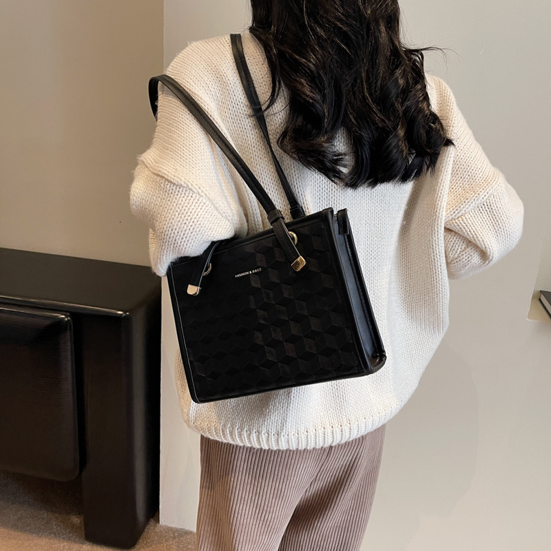 Red Large Capacity for Women 2025 New Trendy Winter Bridal Texture Handbill Shoulder Crossover Wedding Bag #swissmilitary