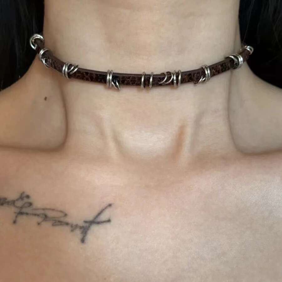 Punk leather choker sweet spicy girl personality necklace light niche dark cool style collarbone chain woman
