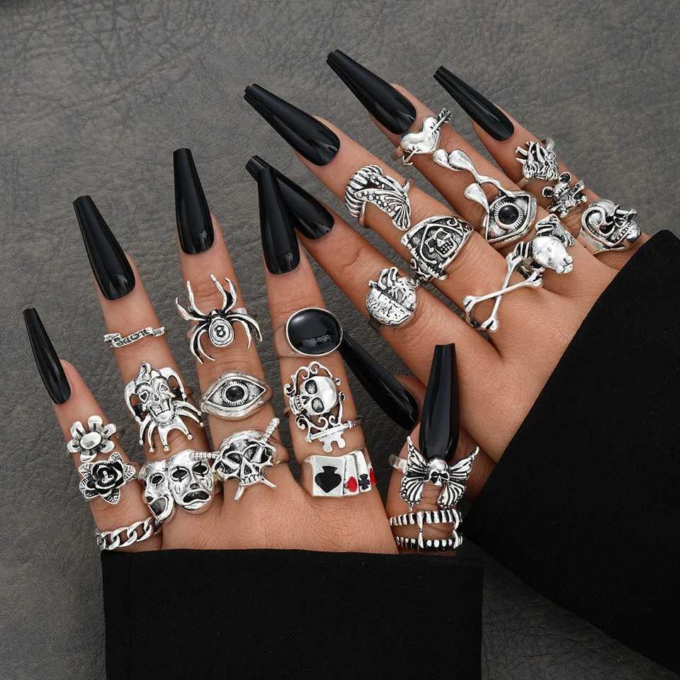24 Pcs/Set Gothic Ring Set for Women Men Fashion Clown Face Devil Smile Face Pattern Finger Rings Punk Halloween Jewelry GiftsXJ250219
