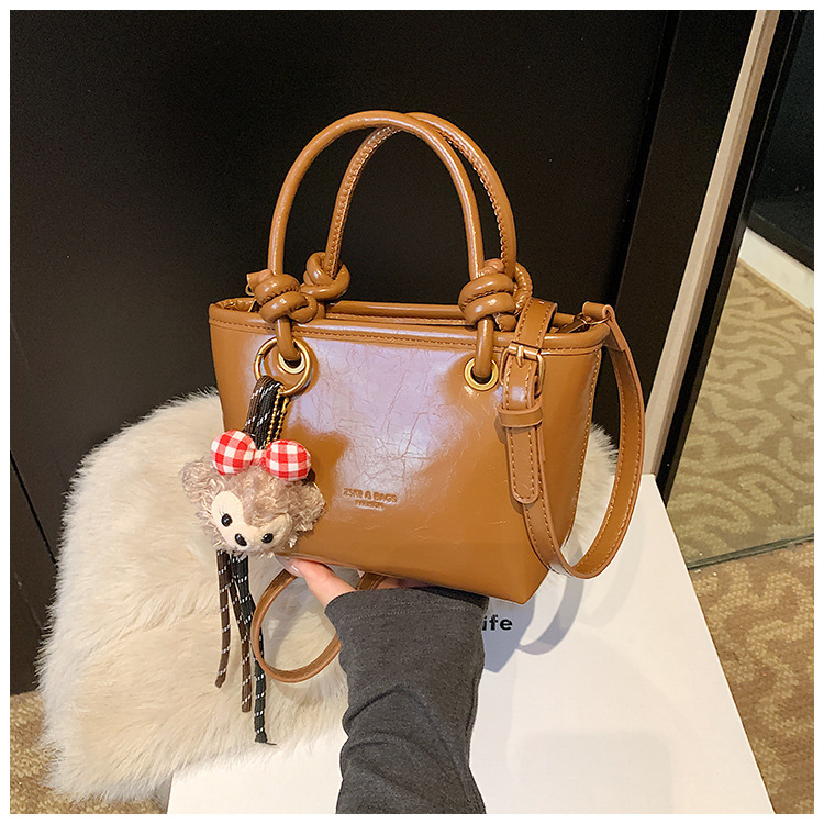 Melad oil wax leather bucket 2025 super hot handbag, shoulder crossbody bag, versatile #swissmilitary