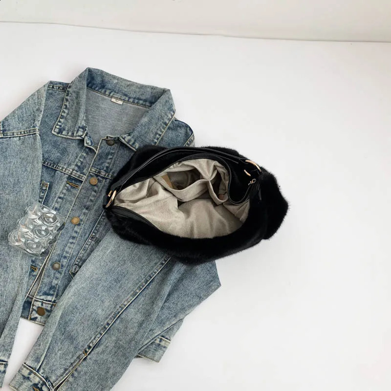 Warm Plush Messenger Bag Large Capacity Fuzzy Handbag Womens Faux Fur Soft Crossbody Solid Trendy Fluffy Shoulder Bags 250218