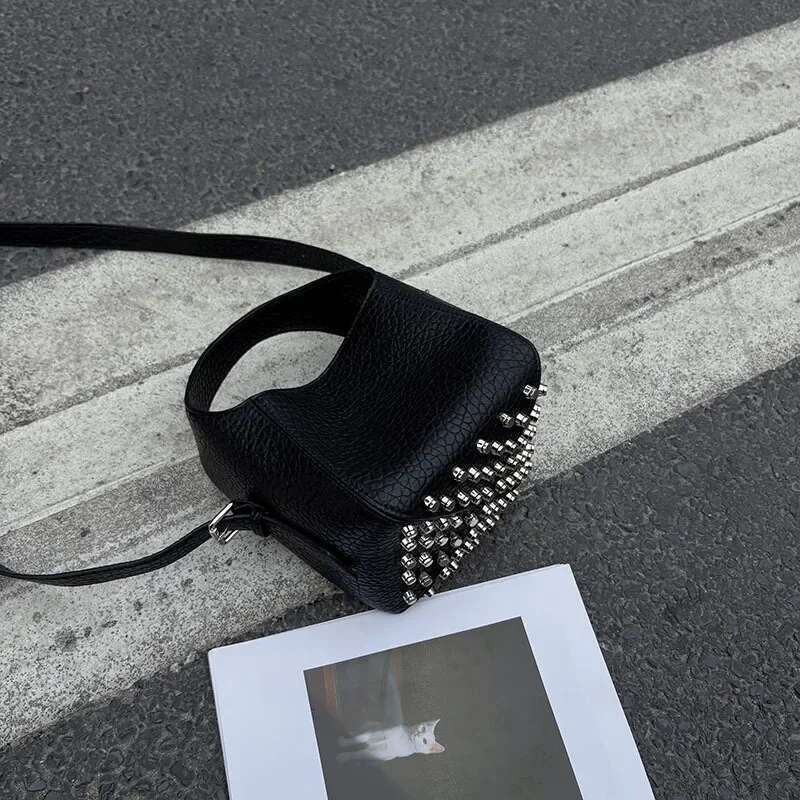 Hot Sale Women's Bucket High Quality Leather Handbags Ladies Fashion Rivet Shoulder Bag Female Casual Tote 2025
