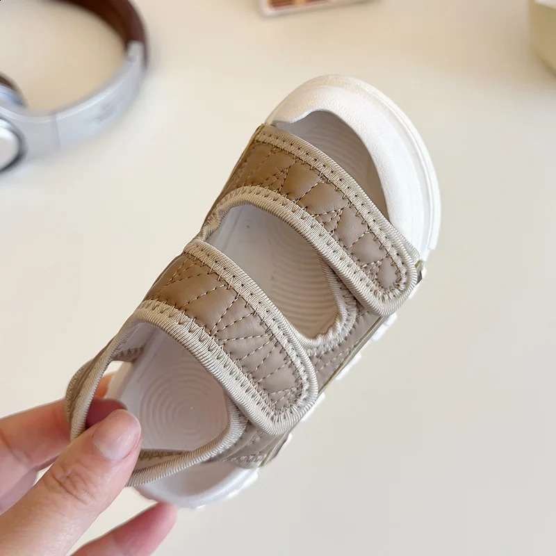 Childrens Casual Sandals Flat Shoes Childrens Summer Beach Shoes Girls Safety Hats Solid Color Sprots Sandals I01242 250219