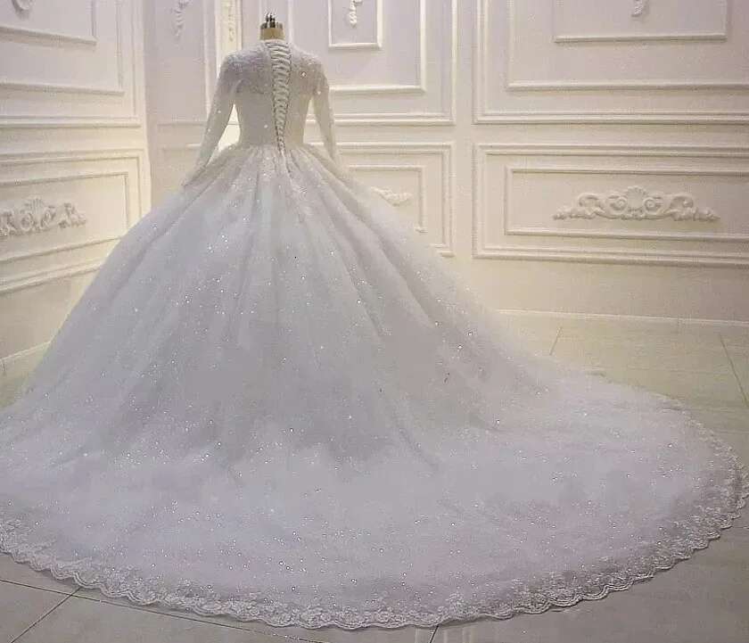 Customized Muslim Long Sleeve Wedding Dress 2024 Chapel Train Appliques Beads Ballgown Lace- Up Back Plus Size Bridal Gown
