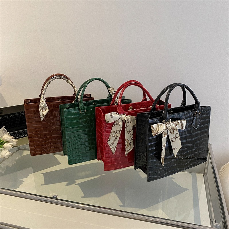 Fashionable Retro Handbag for Women - Solid Color, Large Capacity, Stone Patterned Shoulder Bag