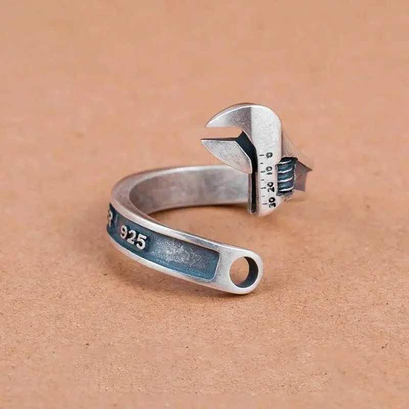 Retro Punk Personalized Wrench-Shaped Open Ring Suitable for Mens Hip-Hop Rock Motorcycle Trend Jewelry AccessoriesXJ250219