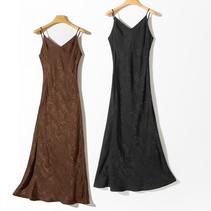 Vibrant Chinese-Inspired Jacquard Dress for Spring/Summer 2025 Featuring Mountain & Sea Dragon Motifs, Elegant V-Neckline