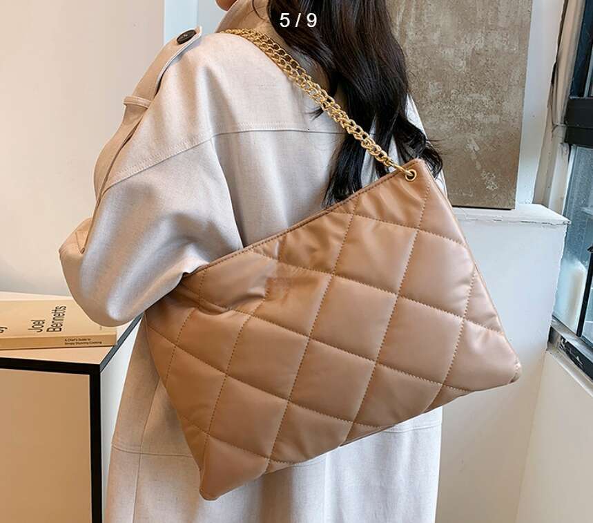 Large Capacity Dia Grid Women's New High-End Commuting Bag, Popular Wide Shoulder Strap Diagonal Cross Bags