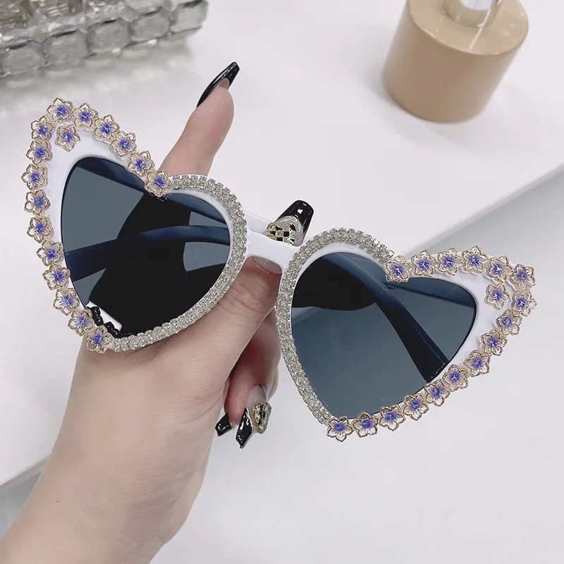 Diamond studded Love Sunglasses European and American Personalized Party Glasses Womens Stage Fashion Sunglasses 250218