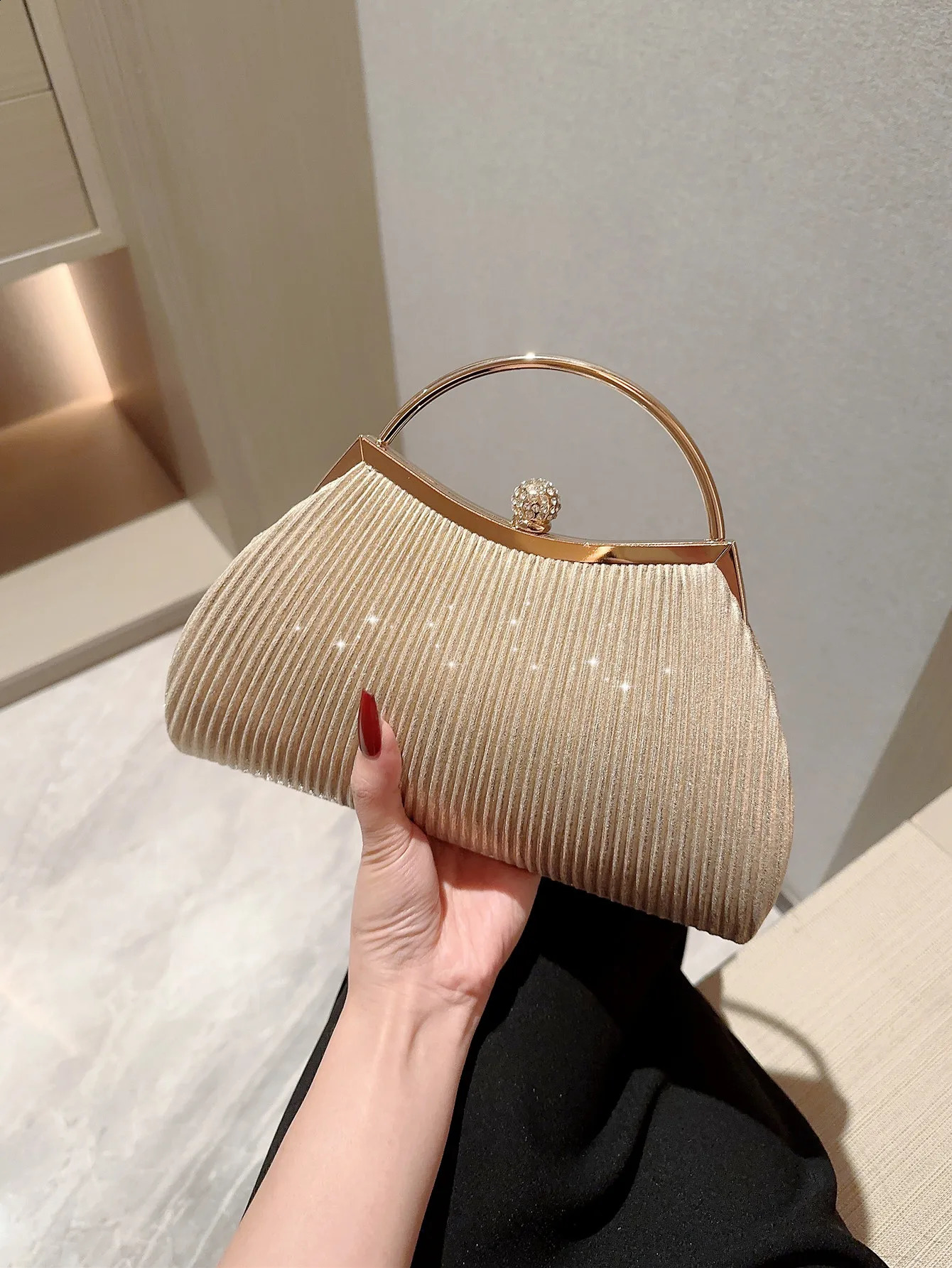 Womens classic pleated n shiny handheld evening bag with rhinestone decoration dress party prom dr 250528