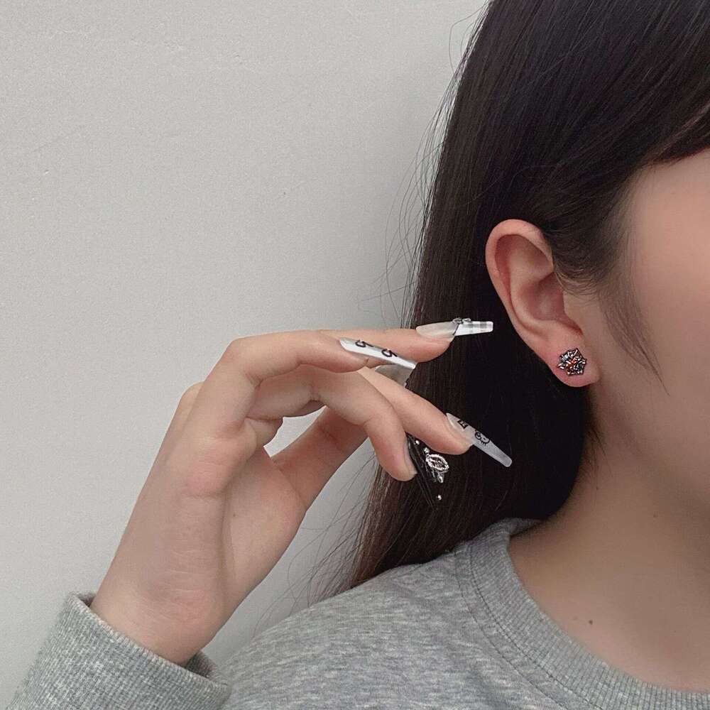 Dark Spider Web Red Dia Cross Love Chain Ear Bone Nails Female Niche Sweet Cool Design Spicy Girl Earrings