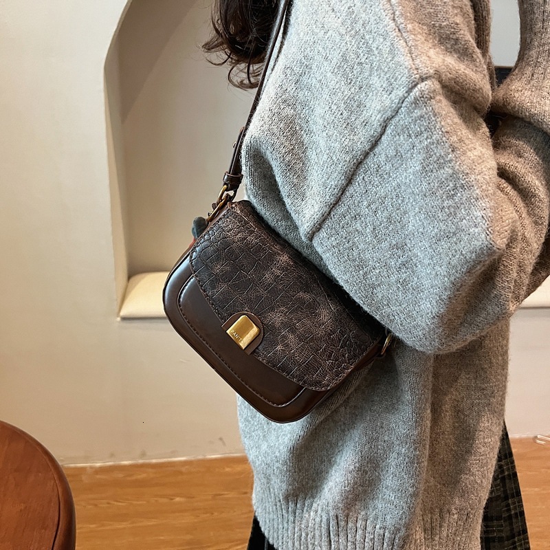 Fashion saddle 2025 new casual commuting crossbody shoulder bag, female niche design bag #swissmilitary