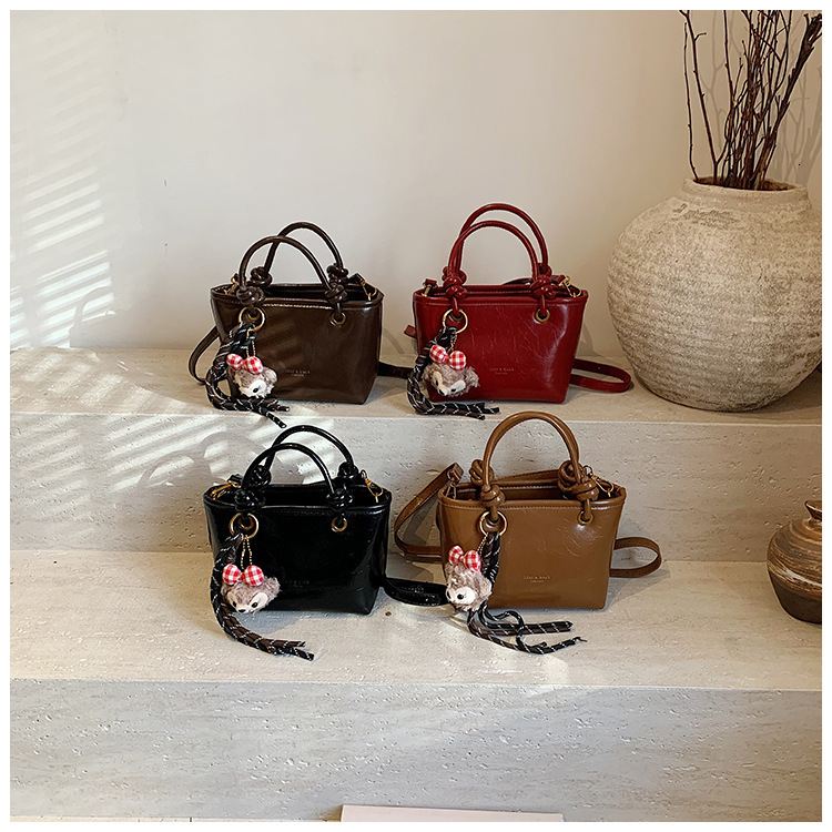 Melad oil wax leather bucket 2025 super hot handbag, shoulder crossbody bag, versatile #swissmilitary