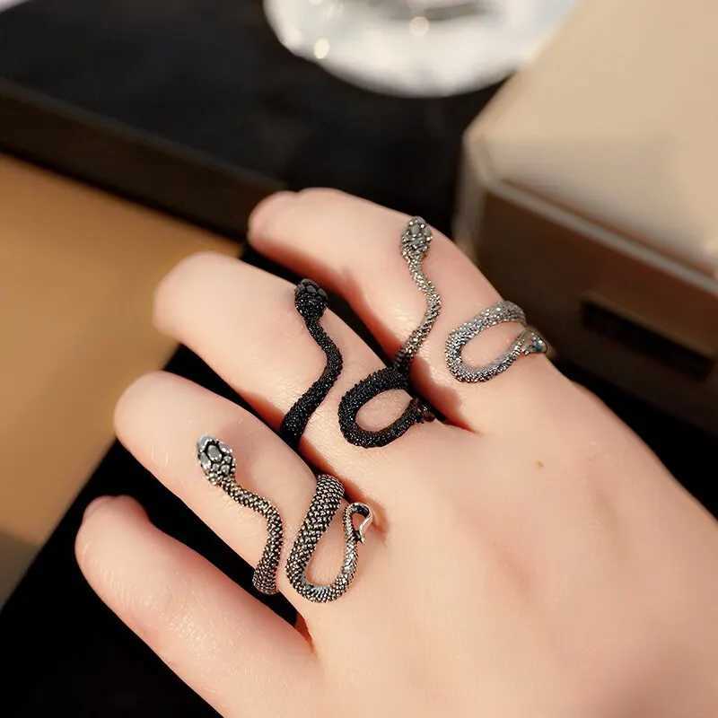 3pcs Ring Set For Both Men And Women Hip Hop Style Personalized Exaggerated Snake Retro Electrophoresis Gun Black RingXJ250219