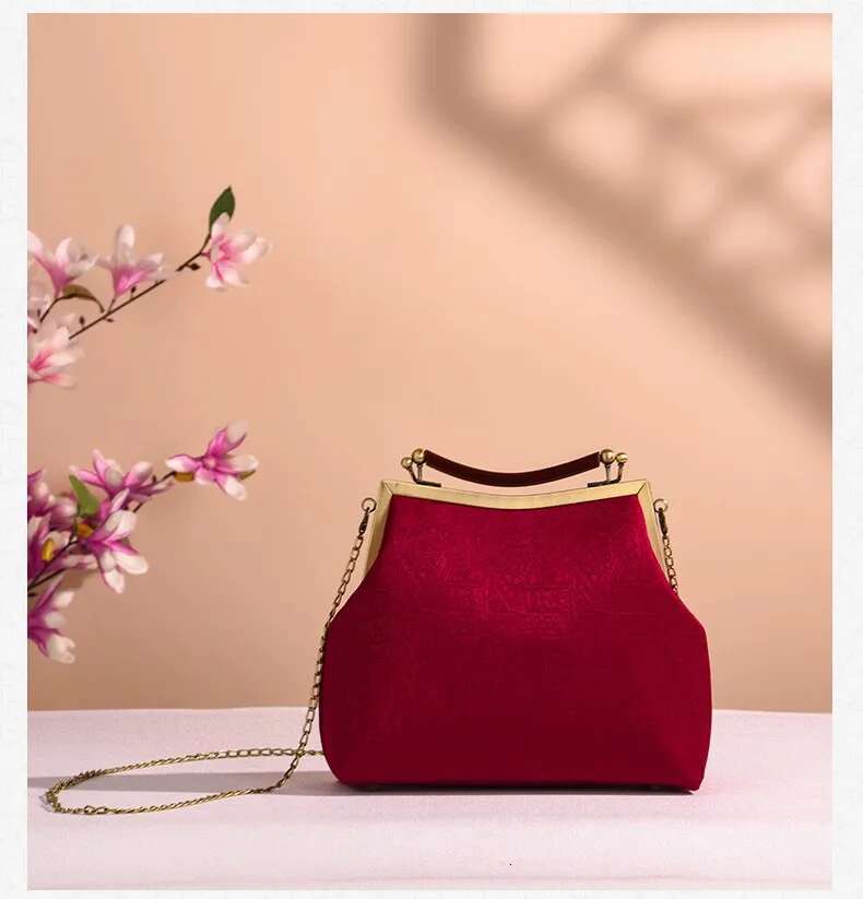 Cap Bury Banquet Wedding Soft Silky Glossy Fabric Women's Gold Edge Styg Small Handbag, With Feet, Retro Antique Style Trendy Chain Lock Bag, Sho