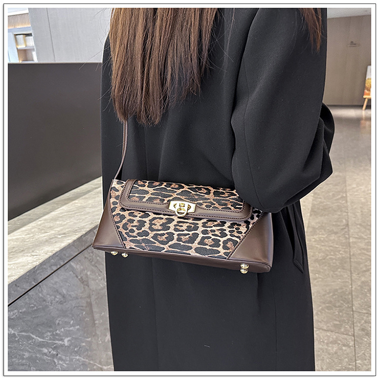Designer 2024 Autumn/Winter leopard print high-grade one-shoulder patchwork small square Retro commuter crossbody fashion all-match women's bag