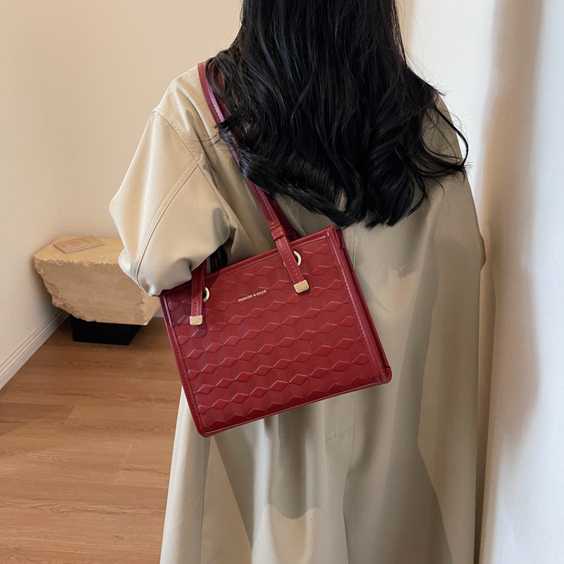 Red Large Capacity for Women 2025 New Trendy Winter Bridal Texture Handbill Shoulder Crossover Wedding Bag #swissmilitary