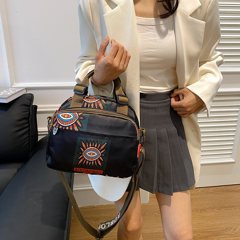 Light luxury printed ethnic style 2025 new women's single shoulder versatile artistic crossbody waterproof lightweight small bag #swissmilitary