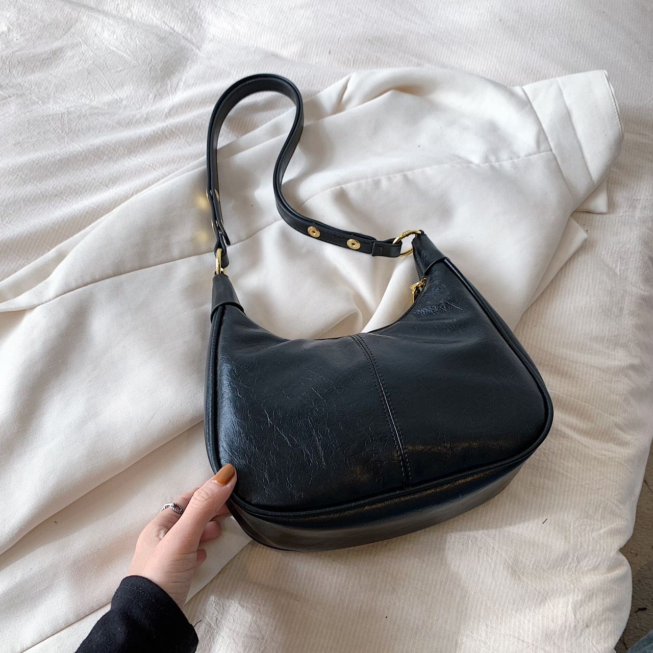 2025 Spring New Women's Oil Wax Leather Underarm Small Trendy Texture Single Shoulder Crossbody Bag #swissmilitary