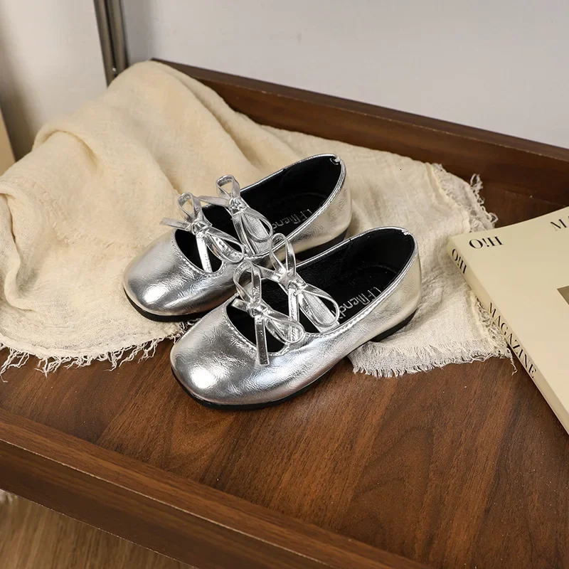 Girls Flat Shoes Silver Versatile Kids Ballet Leather Shoes Fashion Princess Bowknot Childrens Loafers Causal Soft Bottom 250219