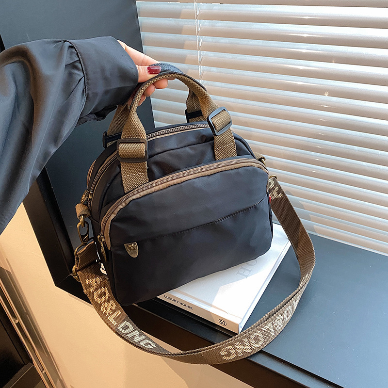Light luxury printed ethnic style 2025 new women's single shoulder versatile artistic crossbody waterproof lightweight small bag #swissmilitary