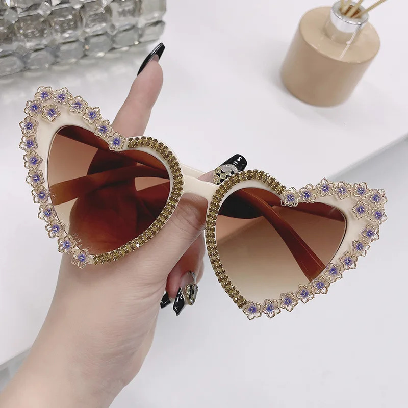 Diamond studded Love Sunglasses European and American Personalized Party Glasses Womens Stage Fashion Sunglasses 250218