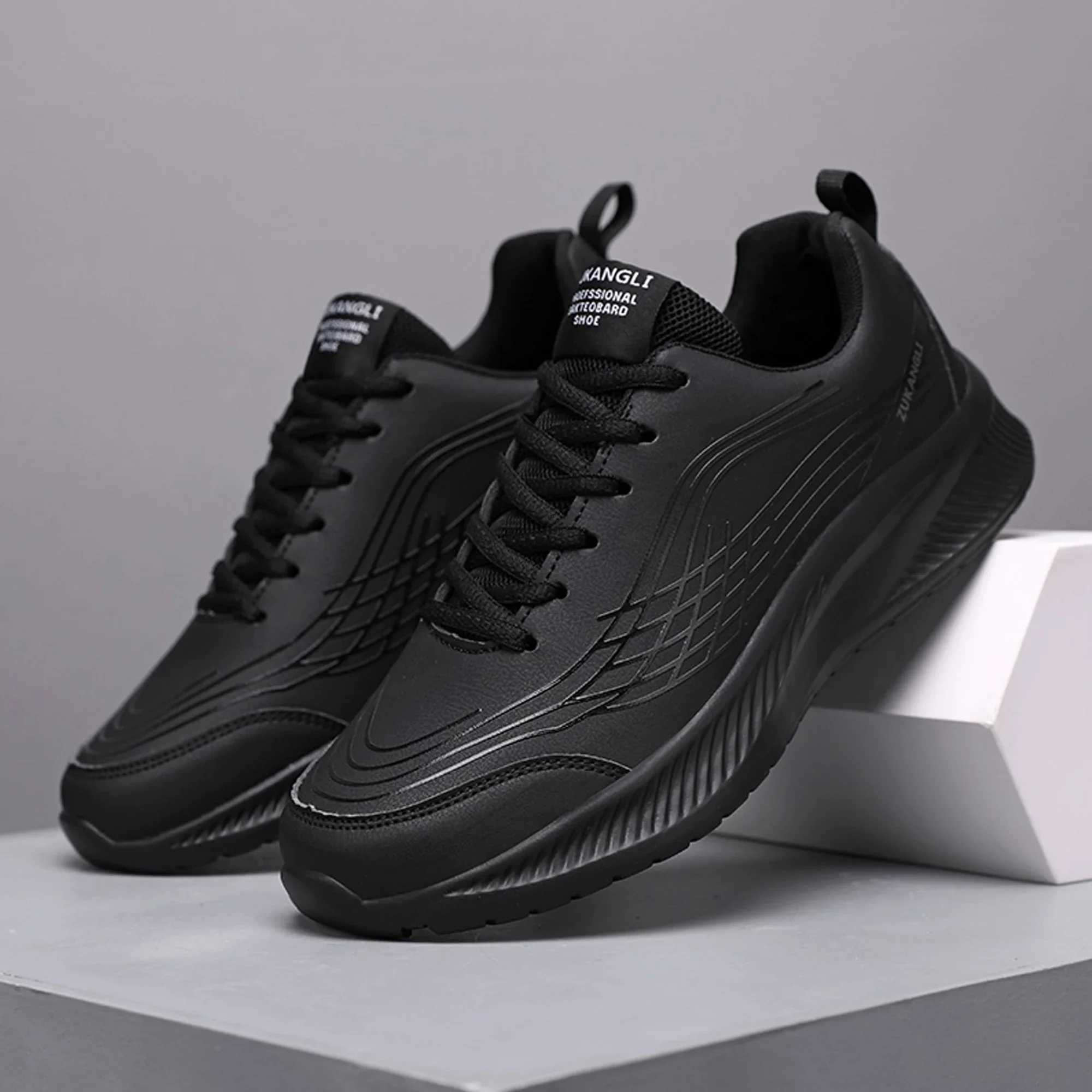 Running Shoes Men Big Size Casual Outdoor Flat Comfortable Walking Leather Tennis Shoes Lace-up Cheap Sneakers ManC250304