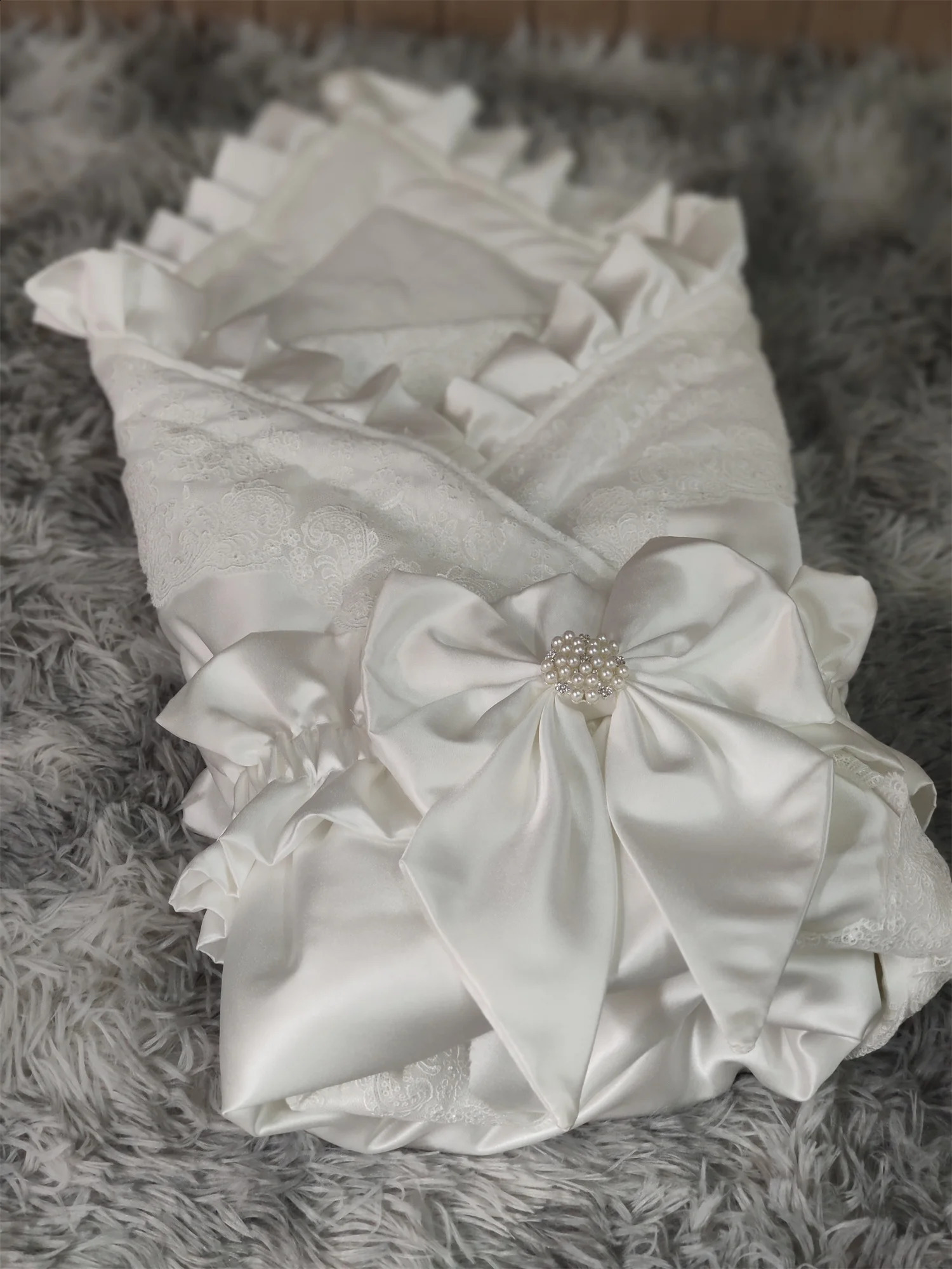 Soft Satin Wedding Fabric Infant Swaddle Blankets Soft Baby Girls Boys Stroller Wraps With Sash White Christening swaddle 250218