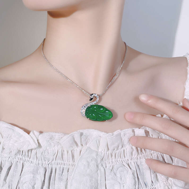 New jewelry necklace with natural full imperial green chalcedony swan shaped gold branches, jade leaves, collarbone chain for high-end women