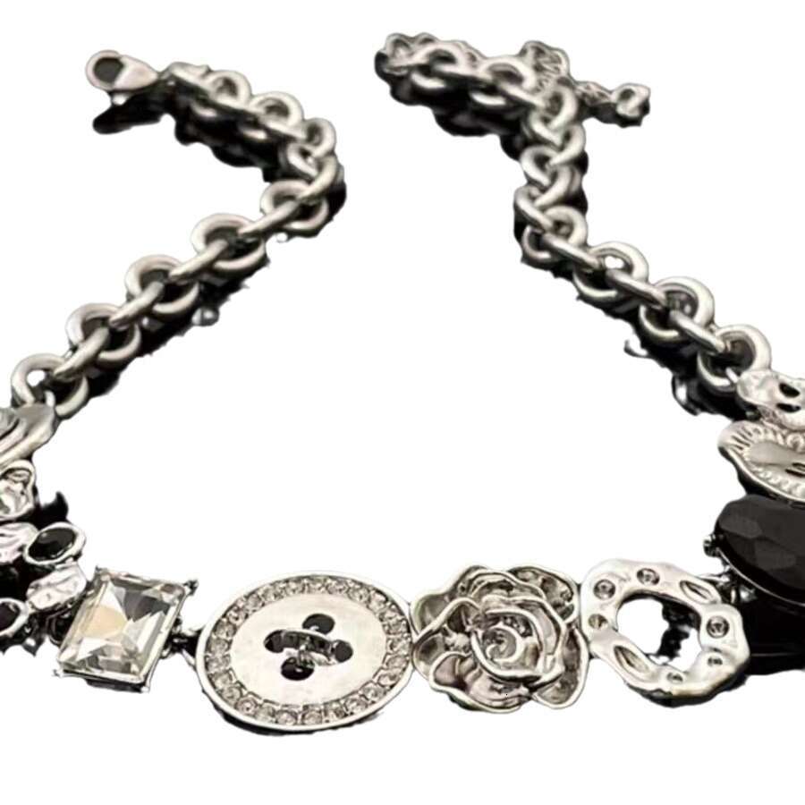 Y2k Sweet Cool Style White Button Necklace, Small and Popular Design, High end, Exquisite Collar Chain, Light Neckchain Trend
