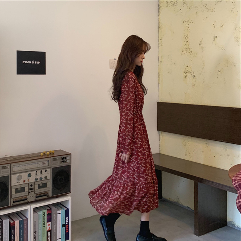 2025 Spring and Summer New French Style V-Neck Red Floral Print Dress for Women, Elegant Waist-Cinching and Slimming Long-Sleeve Undergarment Maxi Dre