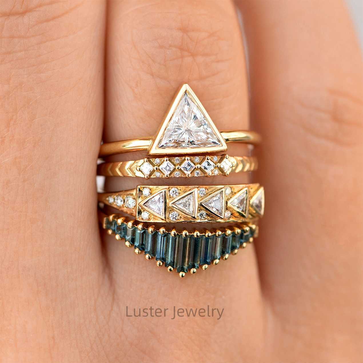 Luster Excellent 10K 14K 18K Gold Bezel Setting Triangle 0.5ct/1.0ct D Color Engagement Moissanite Solitaire Ring Women