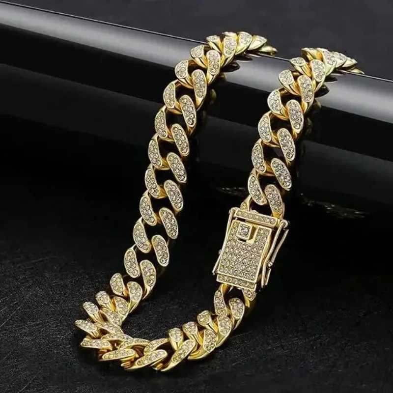 Dog Chain Diamond Cuban Collar Walking Metal Chain Collar with Design Secure Buckle Pet Cat Cuban Collar Jewelry Accessories W250219