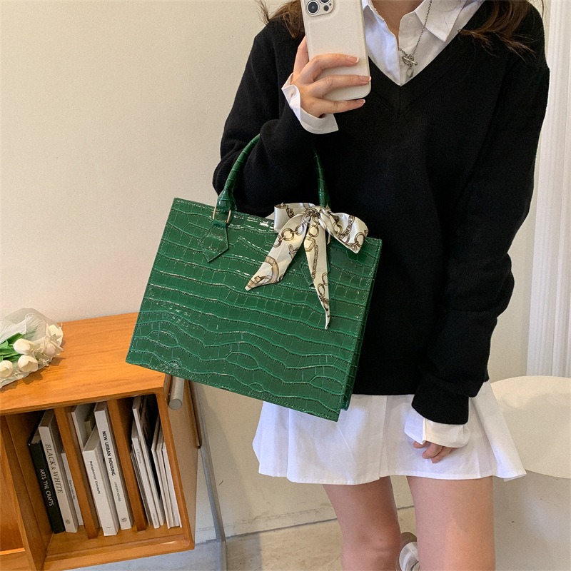 Fashionable Retro Handbag for Women - Solid Color, Large Capacity, Stone Patterned Shoulder Bag