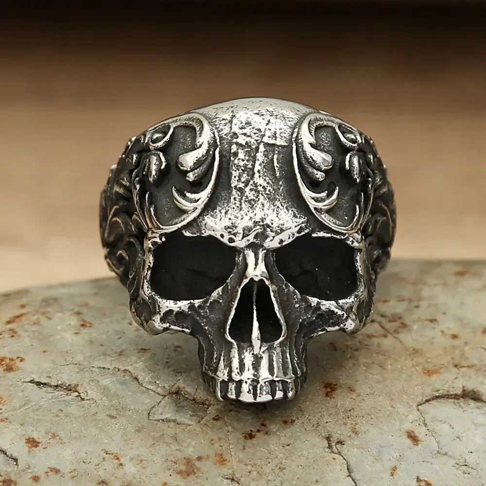 New Stylish and Minimalist Mens Vintage Skull Ring Gothic Biker Rings for Men Women Punk Motorcycle Band Jewelry Gift WholesaleXJ250219