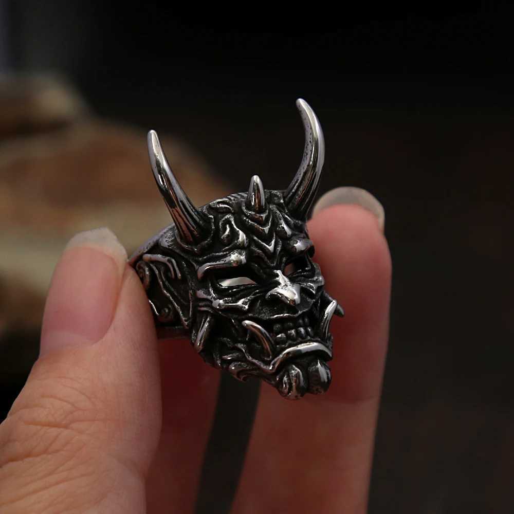 Vintage Unique Domineering Skull Ring Gothic Stainless Steel Mask Rings for Men Fashion Amulet Halloween Jewelry Gifts WholesaleXJ250219