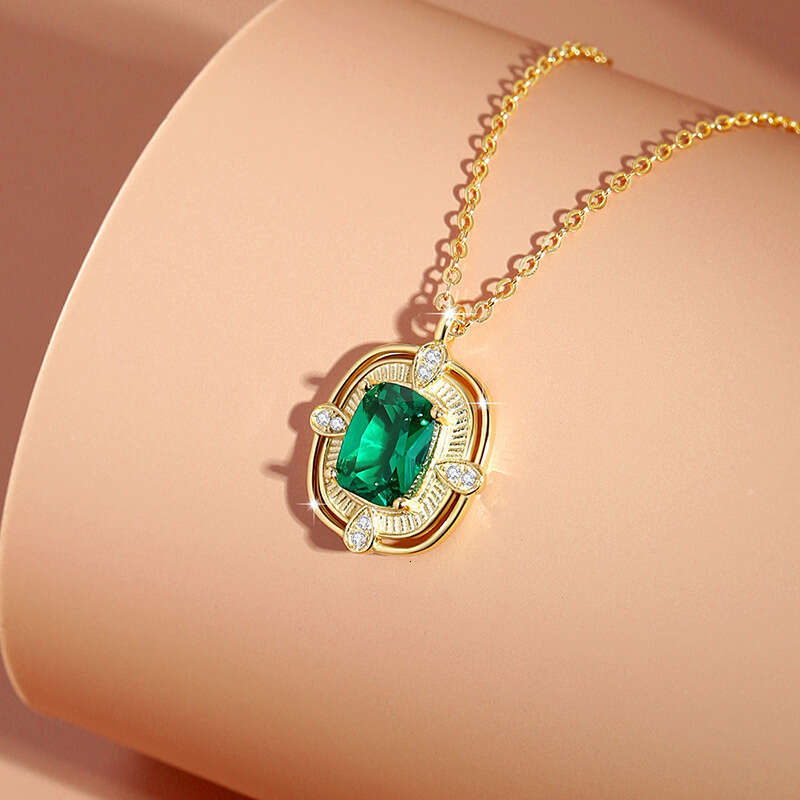 Square sugar pure sier necklace for women with niche design, light emerald zircon collarbone chain, high-end pendant