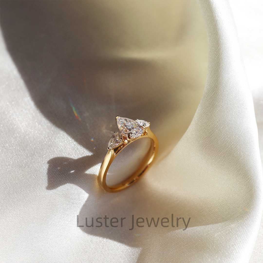 Luster Fine Jewelry Engagement 1.5ct D White Moissanite 10K 14K 18K Gold High Quality Pear Cut Moissanite Three Stone Ring